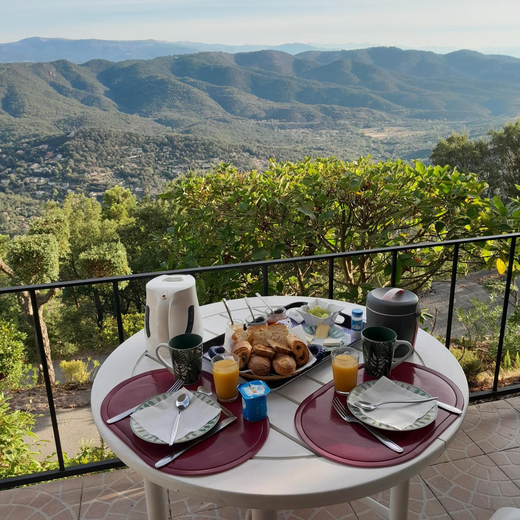 Saint-Jean-de-l'Esterel Chambres D'Hotes Vue Mer L'Esterel Panoramique المظهر الخارجي الصورة