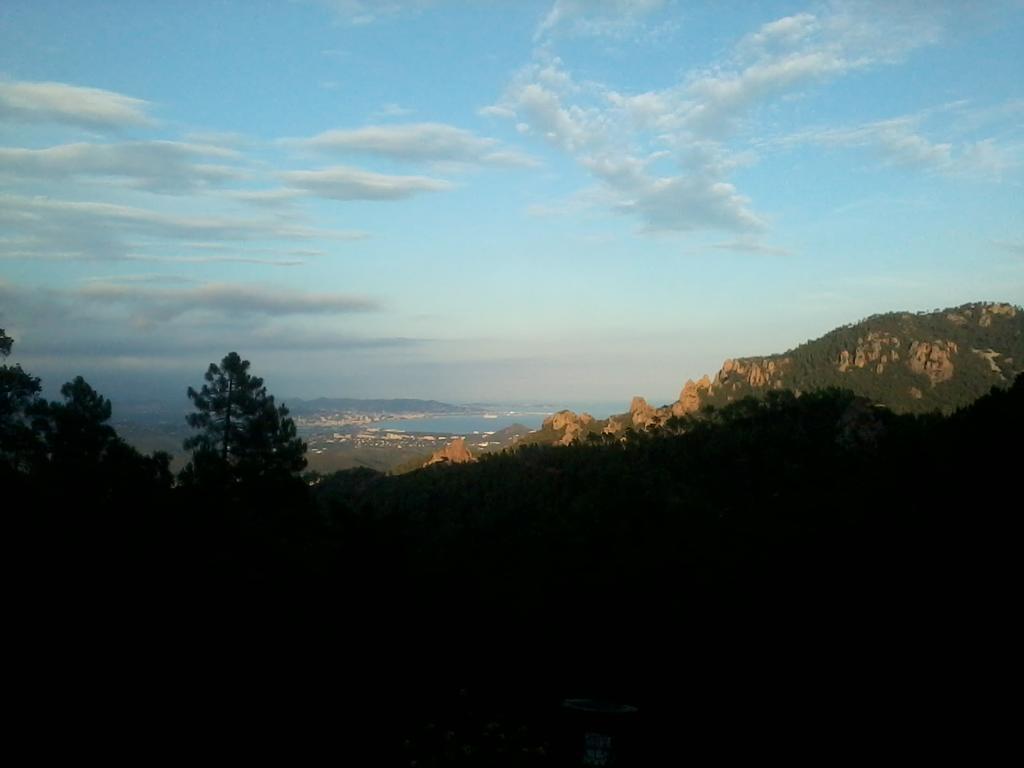 Saint-Jean-de-l'Esterel Chambres D'Hotes Vue Mer L'Esterel Panoramique المظهر الخارجي الصورة